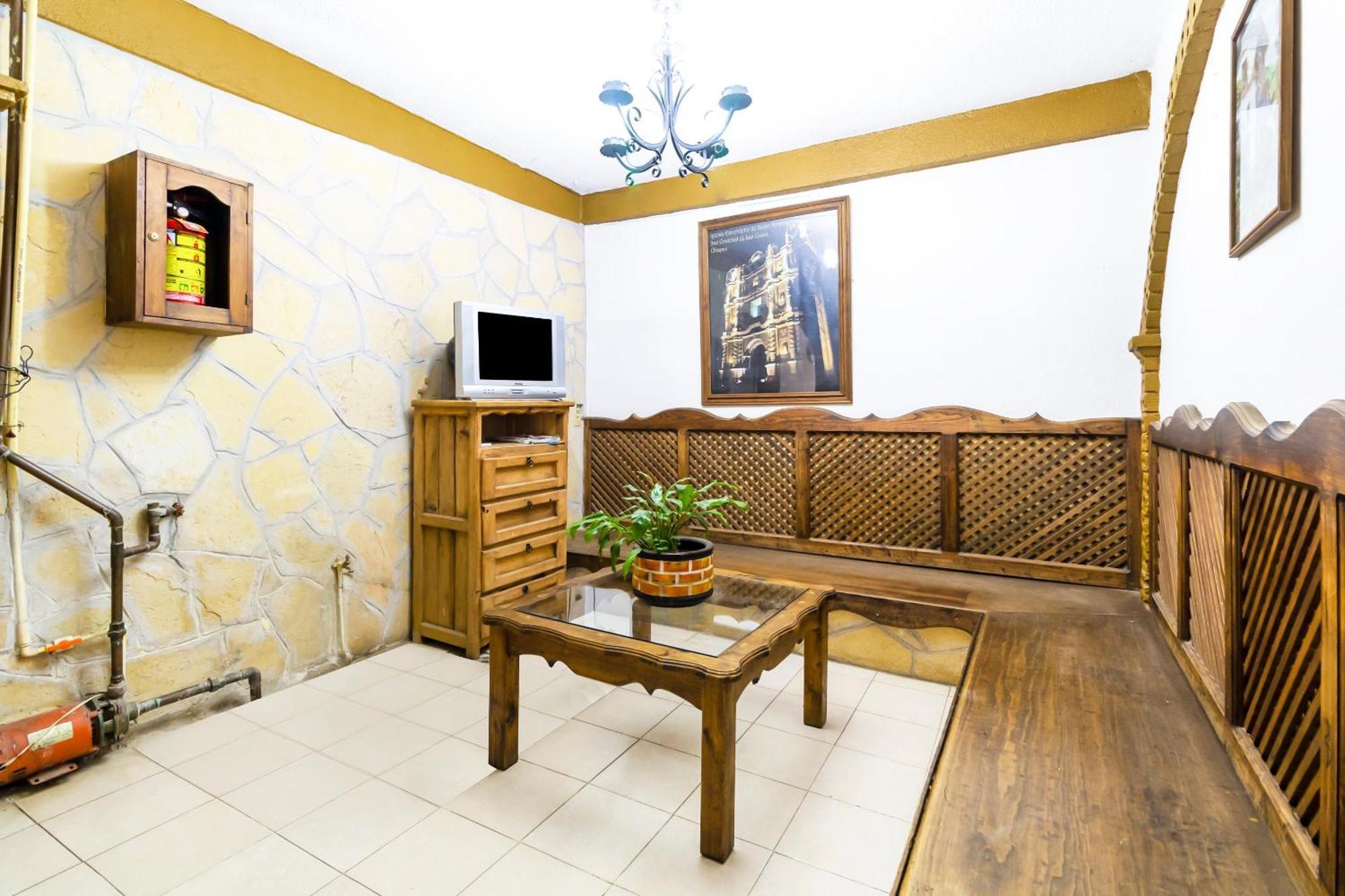 Oyo Hotel La Luna, Templo De Santo Domingo De Guzman San Cristóbal de Las Casas Buitenkant foto